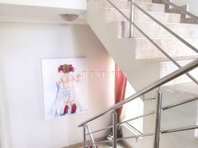 Luxury 3-Storey Townhouse - Photo 10