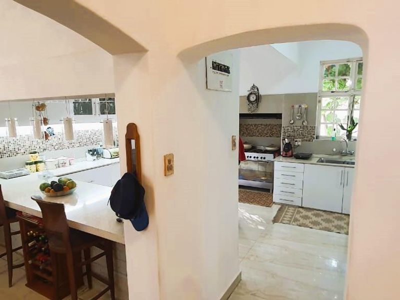 Stunning Double-Storey House with City and Sea Views in Musgrave - Photo 10