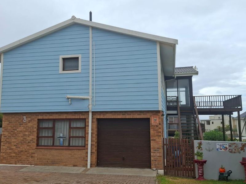 Seaside Serenity: Accessible Coastal Retreat Awaits! - Photo 2