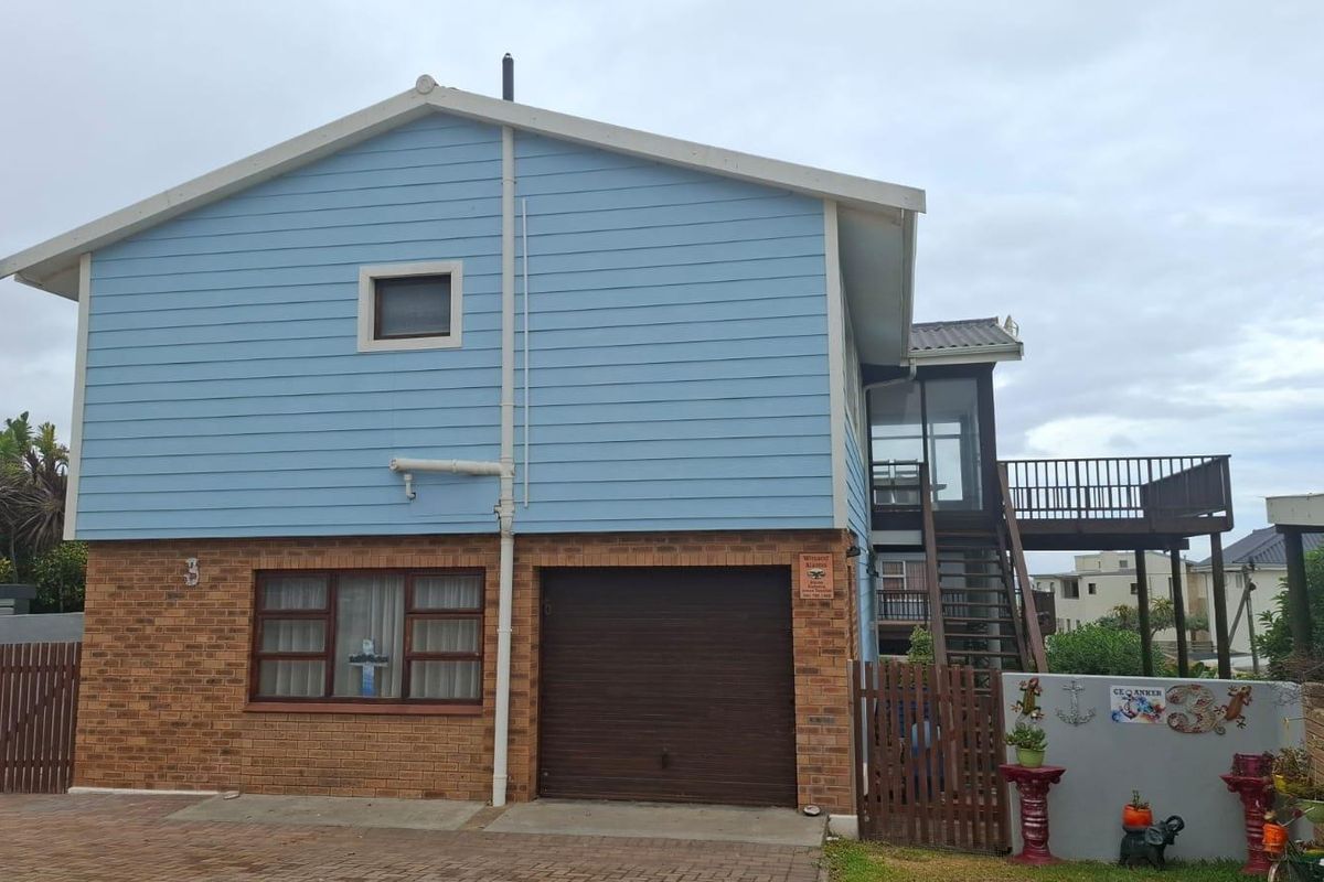 Seaside Serenity: Accessible Coastal Retreat Awaits! - Photo 2