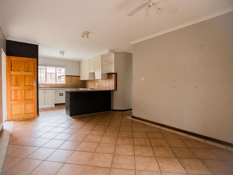 3 Bedroom Simplex with Private garden - Photo 4