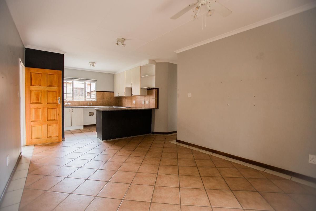 3 Bedroom Simplex with Private garden - Photo 4