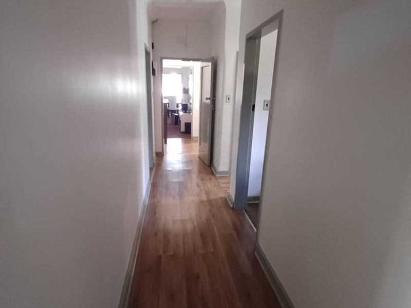 Springs,4 Bedroom with flatlet,pool,massive erf - Photo 3