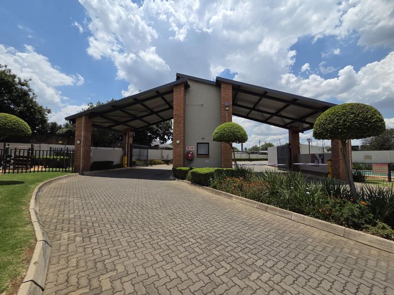 Neat As A Pin! - Photo 6