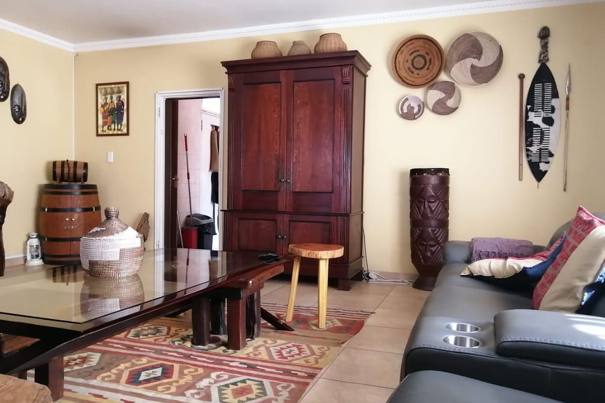 7 Bedroom House In Clayville Ext 8 - Photo 4