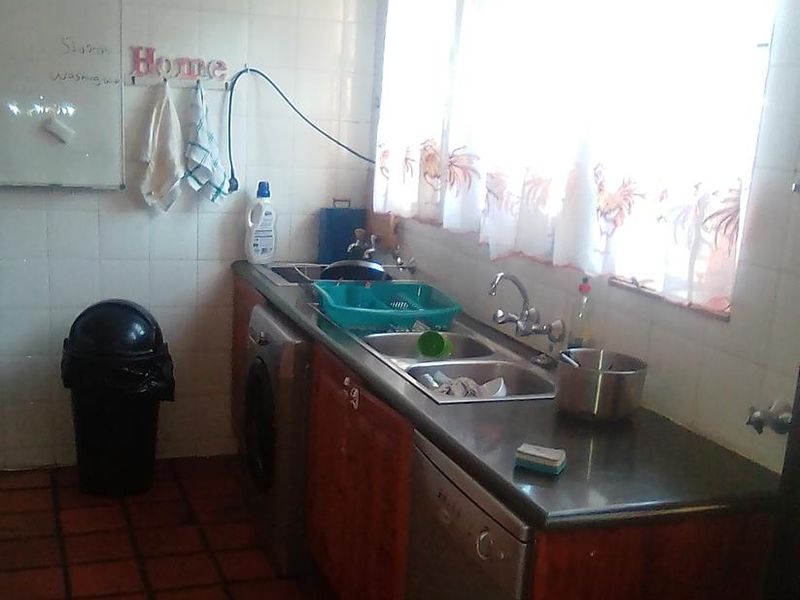 BIG SPACIOUS 4 BEDROOM HOUSE WITH POOL TO RENT IN MAGALIESKRUIN - Photo 6