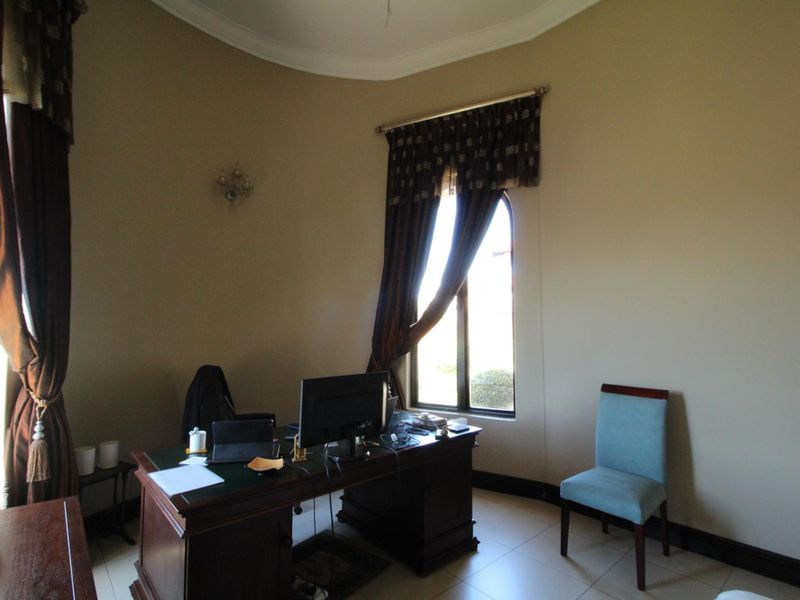 Luxury Fairway Living in Blue Valley Golf Estate - Photo 9