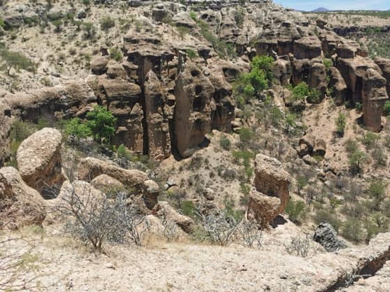 Mountain range farm with the ugab river’a canyons covering half of the farm - Photo 4