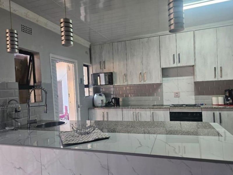 3 Bedroom House for Sale in Kibler Park with Flatlet - Photo 3