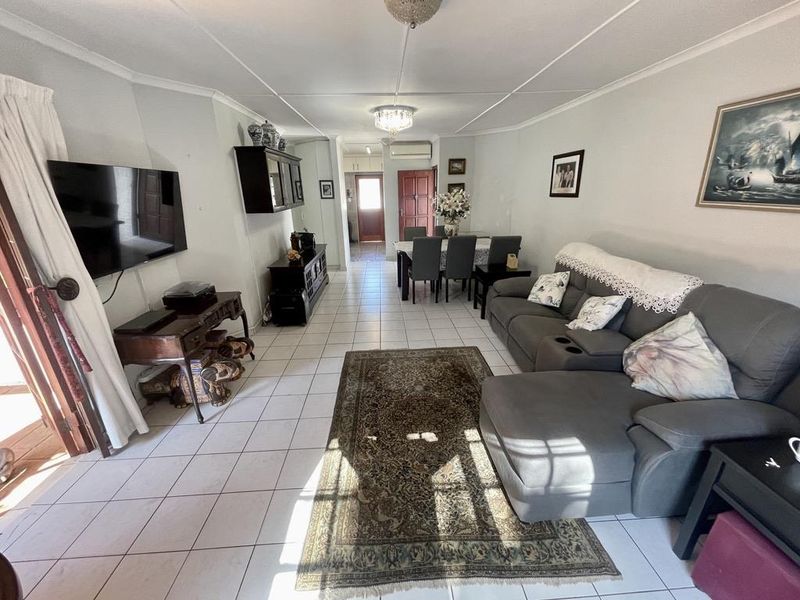 Hendra - Neat 3-Bedroom Simplex for Sale in Popular Sunningdale - Photo 5