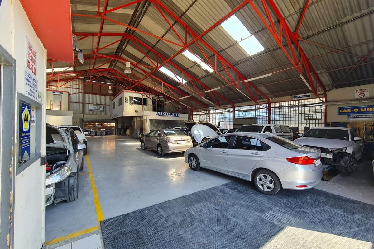 Unlock Opportunity: Versatile Warehouse in New Centre - Photo 5