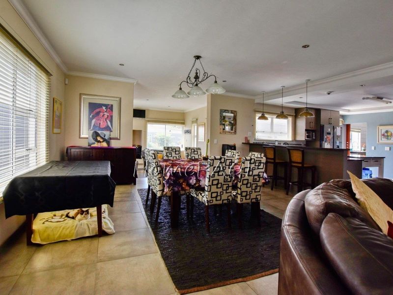 Lagoon, Walvis Bay:  Upmarket 3 Bedr Home with 2 Bedr flat is for Sale - Photo 7