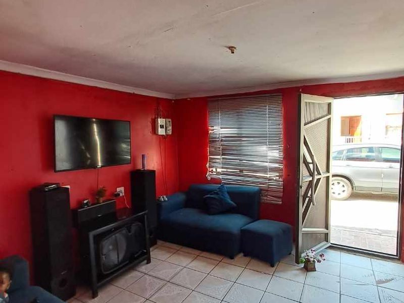 Charming 2 Bedroom House for Sale in Kuyasa - Priced at R320,000 - Photo 5