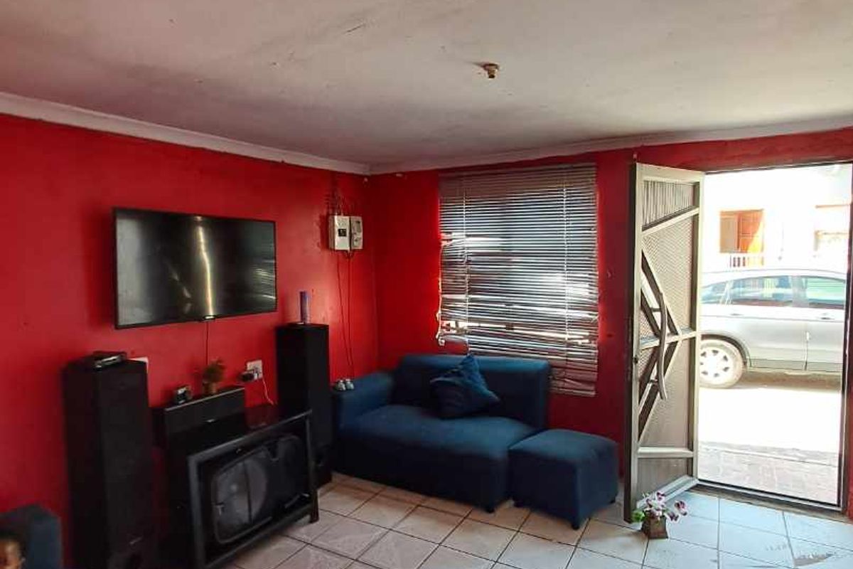 Charming 2 Bedroom House for Sale in Kuyasa - Priced at R320,000 - Photo 5