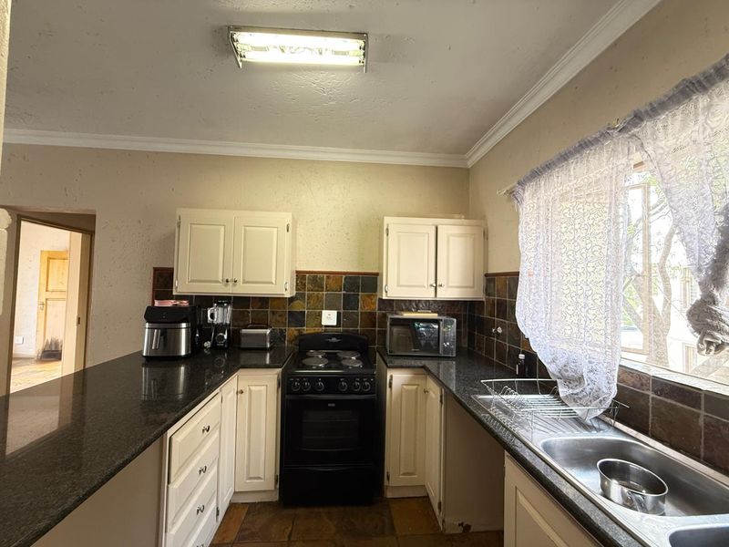 Where Space, Security & Location Come Together - Photo 5