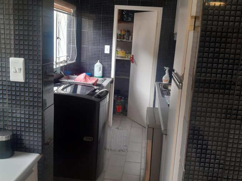 A big property in a prime location in kew - Photo 6