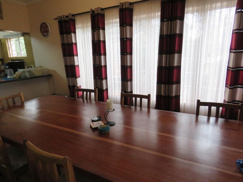 Ideal Family Haven: Spacious Home, Flat & Large Garage - Photo 2