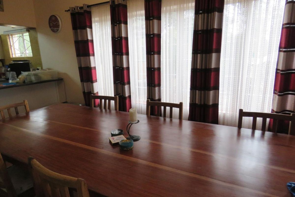 Ideal Family Haven: Spacious Home, Flat & Large Garage - Photo 2