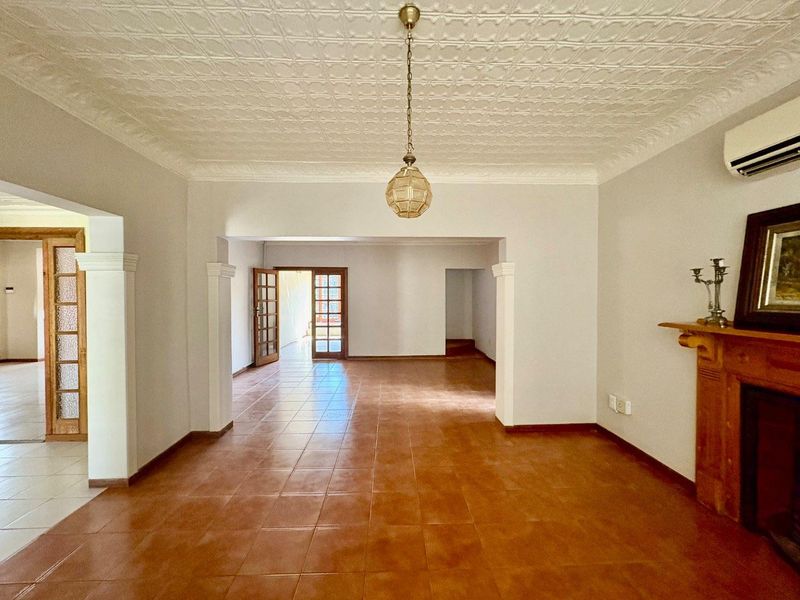 SPACIOUS  FAMILY RETREAT IN THE HEART OF WESTDENE - Photo 4