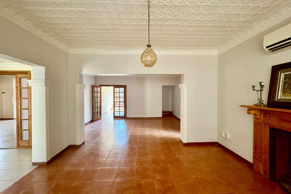 SPACIOUS  FAMILY RETREAT IN THE HEART OF WESTDENE - Photo 4