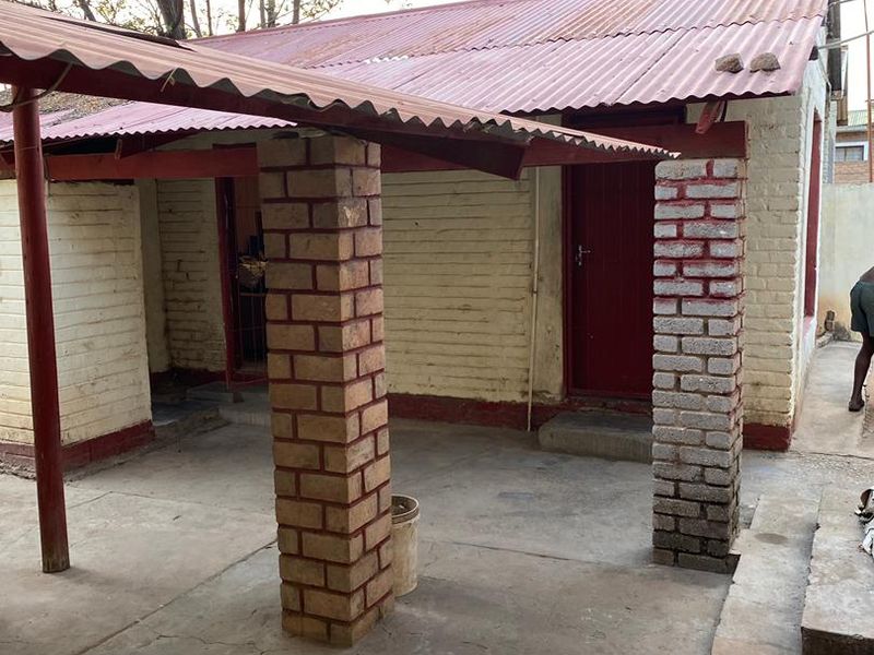 2 Bedroom House For Sale/5 Back Units(Rooms) - Photo 3