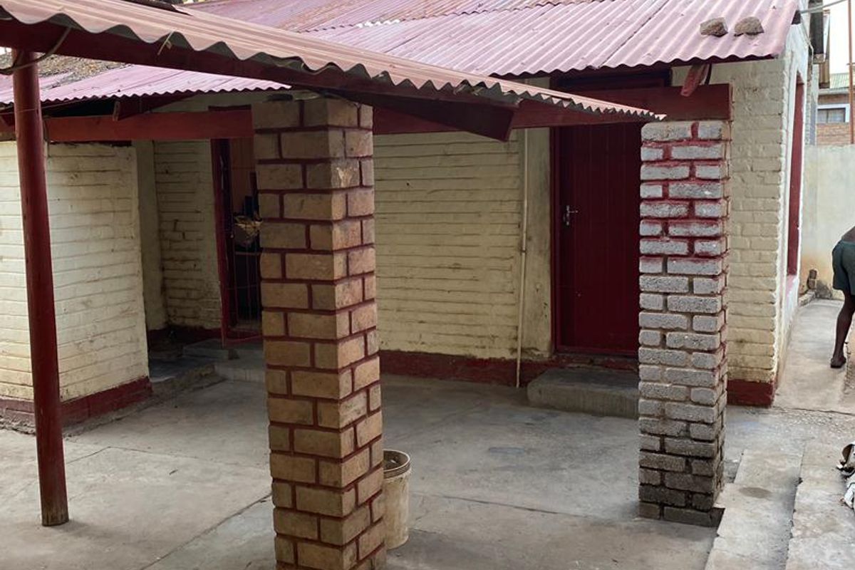 2 Bedroom House For Sale/5 Back Units(Rooms) - Photo 3
