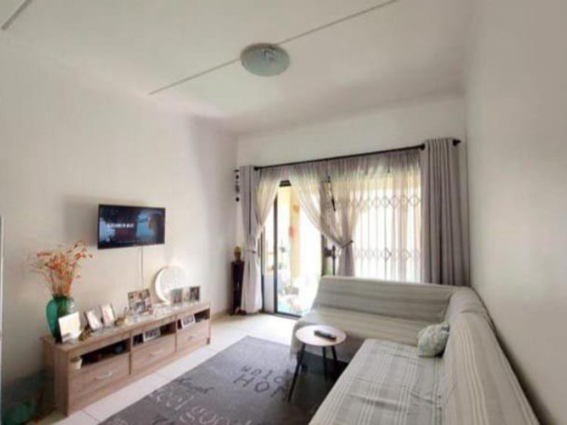 1 Bedroom Apartment in Royal Reef West - Photo 6