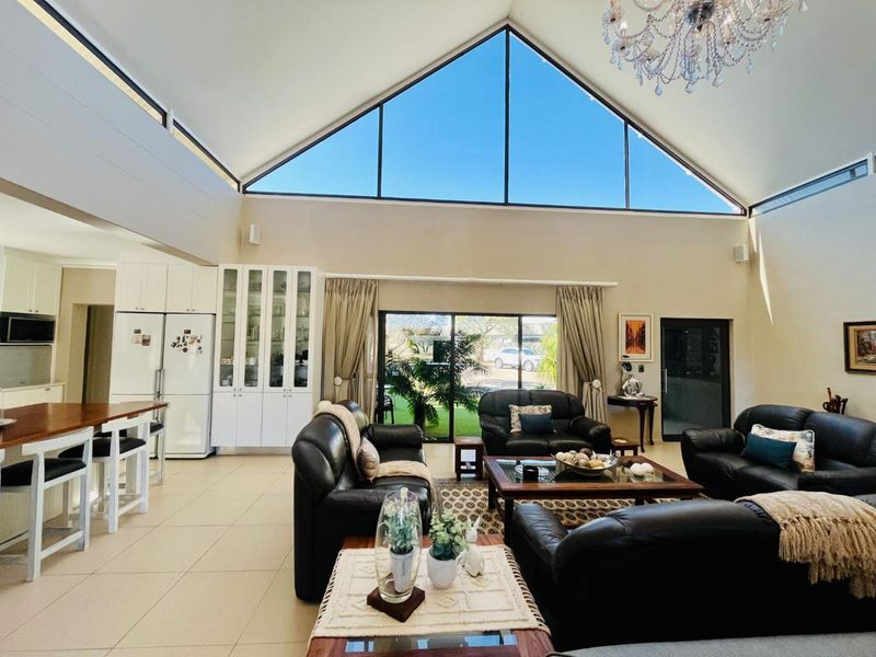 Luxurious 4-Bedroom Home on Omeya Golf Course - Photo 2