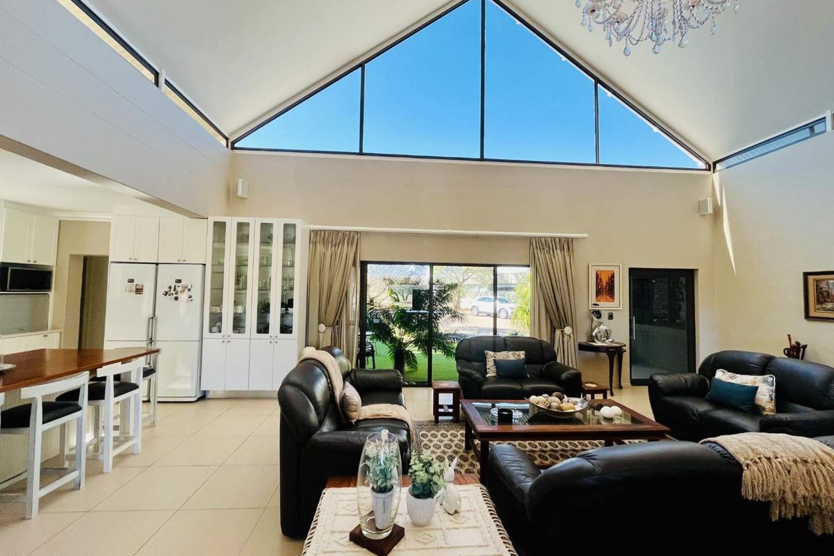 Luxurious 4-Bedroom Home on Omeya Golf Course - Photo 2