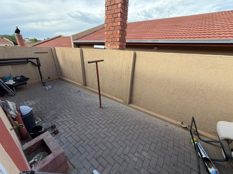 2 Bedroom Flat For Sale - Peneyambeko Court - Photo 9