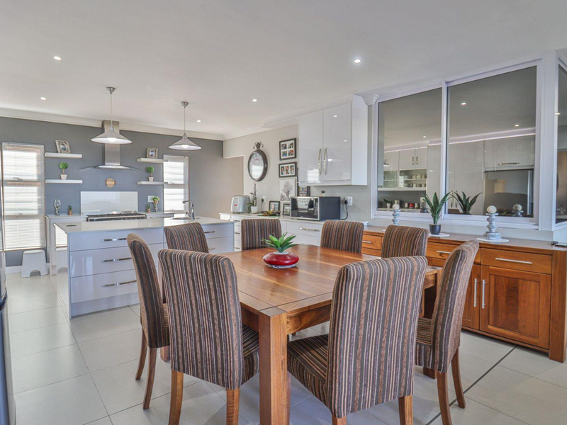 Elevated Elegance - 4 Bedroom Home with Panoramic Sea Views - Photo 3