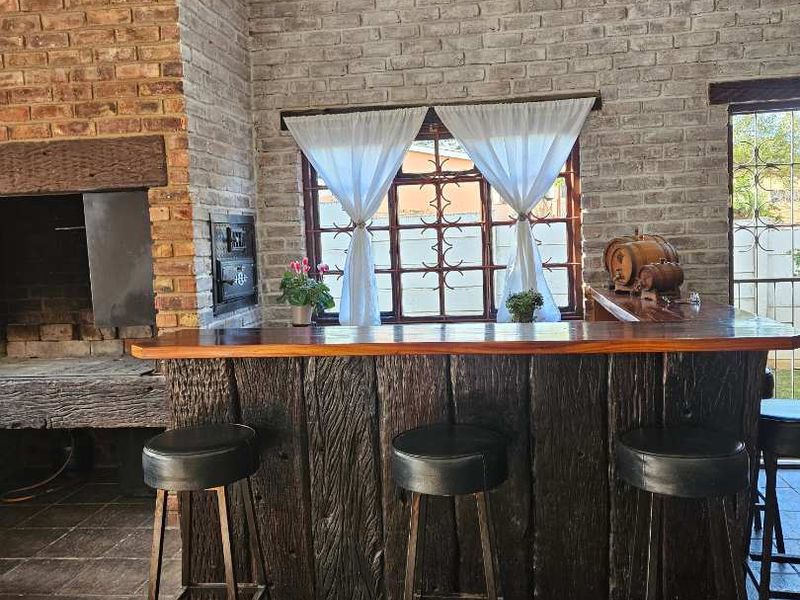 5 Bedroom home for sale in Fairbridge Heights, Uitenhage - Photo 4