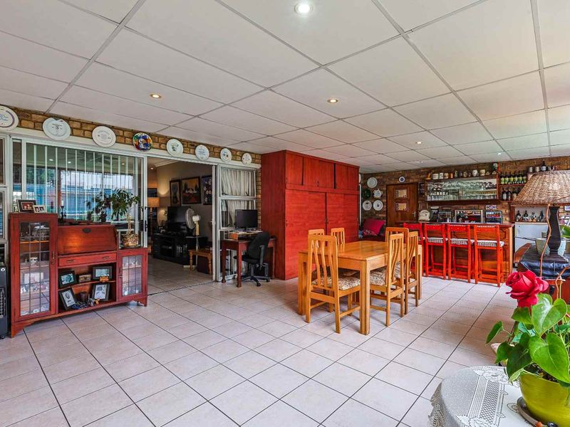 Investor’s Dream: Multi-Unit Property with Strong Rental Returns. - Photo 3