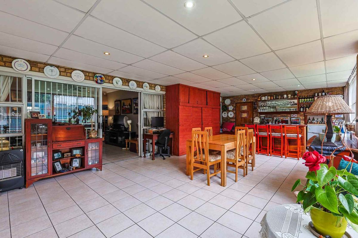 Investor’s Dream: Multi-Unit Property with Strong Rental Returns. - Photo 3