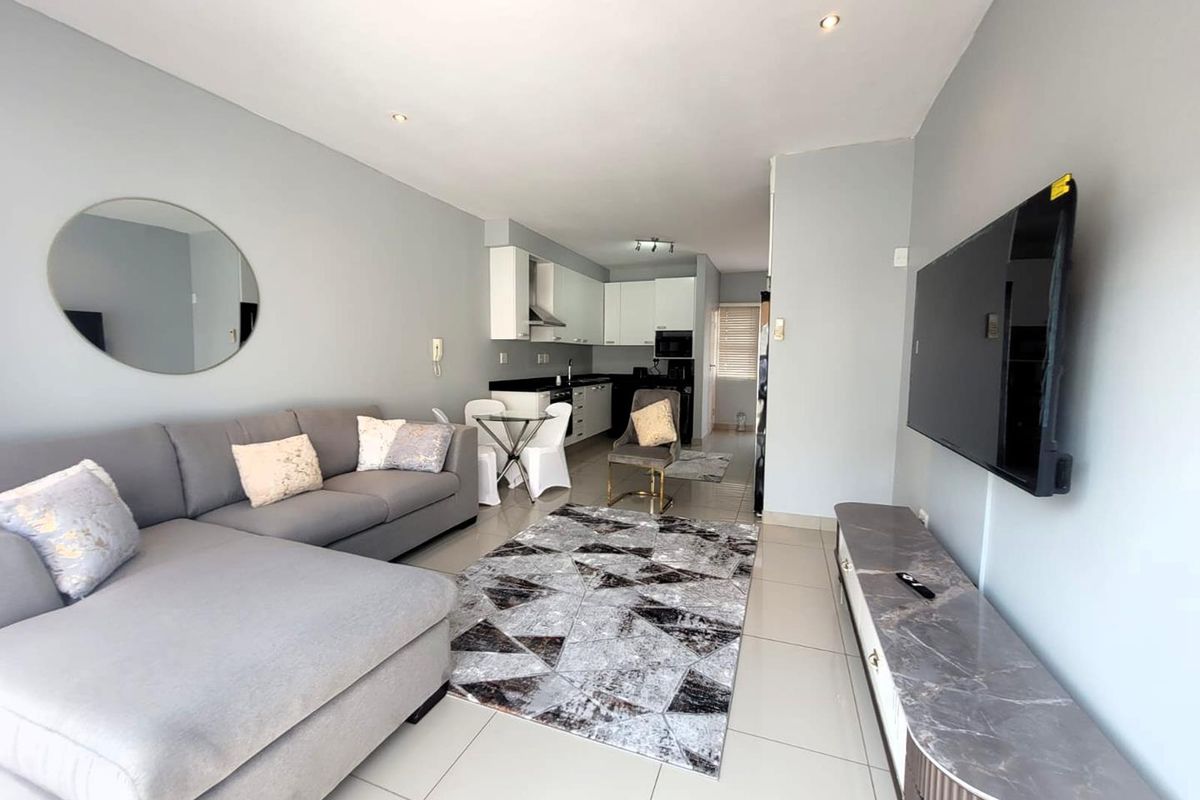 Modern Fully Furnished Two-Bedroom Duplex for Rent – Blackburn Road - Photo 3