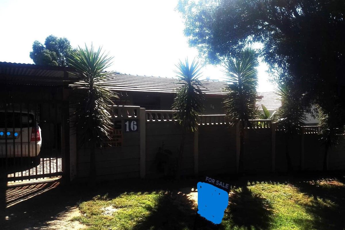 Lookinf for an income generating home, look no more. Priced to sell in tranquill South Crest - Photo 3