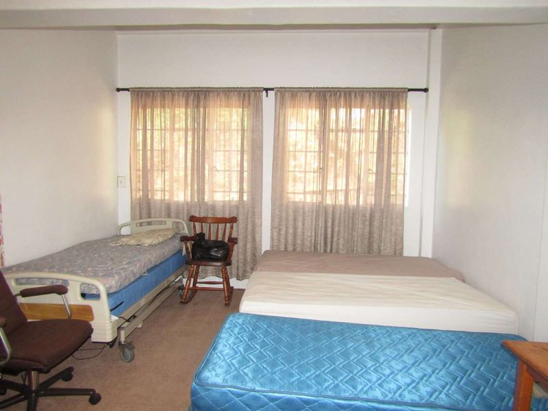 Endless Potential: Heritage Property on Young Ave Awaits You - Photo 10