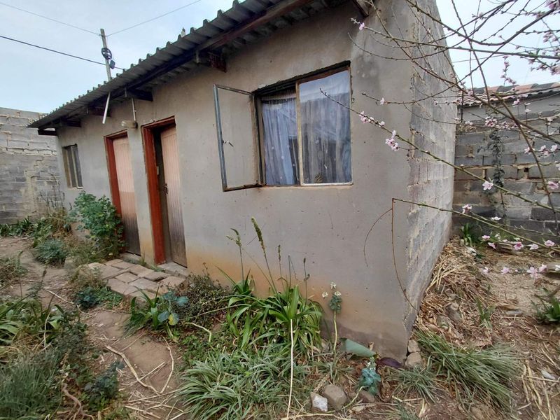 Transform This Fixer-Upper into Your Dream Home Near Eyethu Mall!" - Photo 7