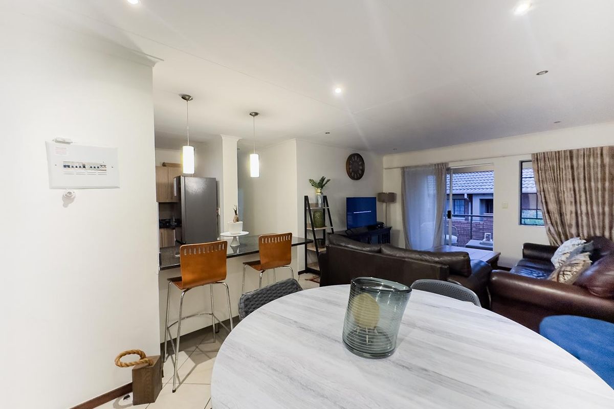 2 Bedroom Simplex with a Private Garden - Photo 3