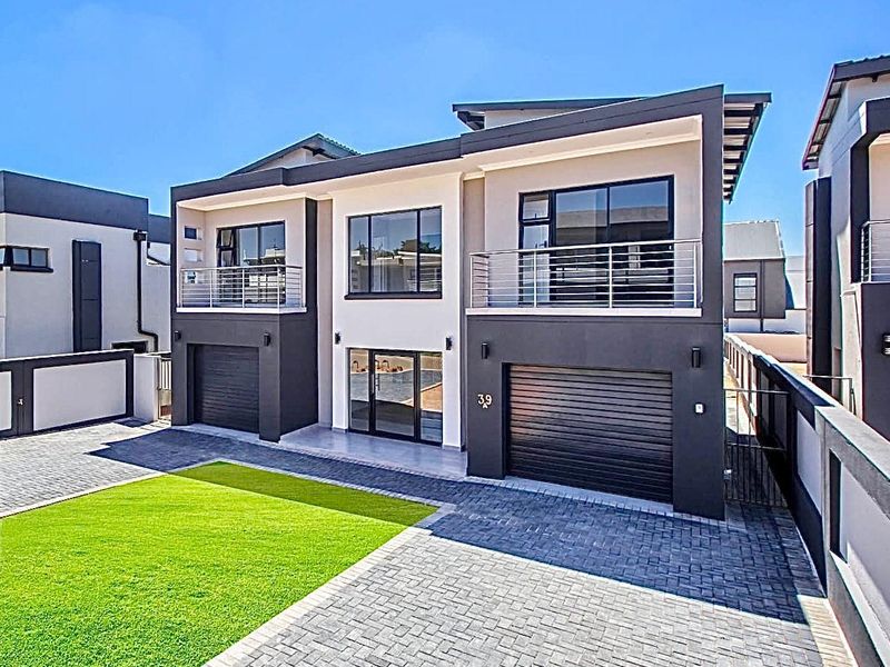 **Luxurious Living at Roodepark Eco Estate** No Transfer Duty. - Photo 1