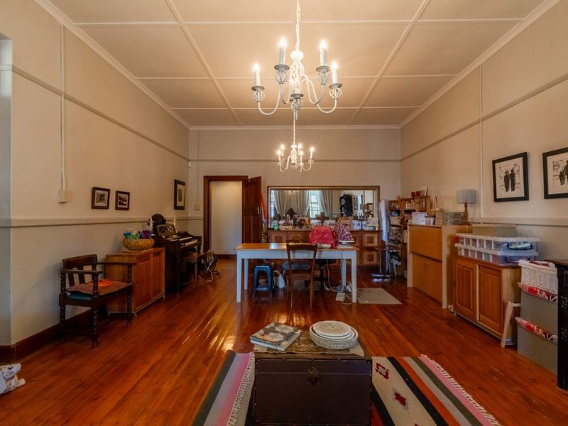 Historic Rawsonville home with timeless charm, spacious living, solar, borehole, and flatlet potential — blending heritage character with modern comfort. - Photo 3