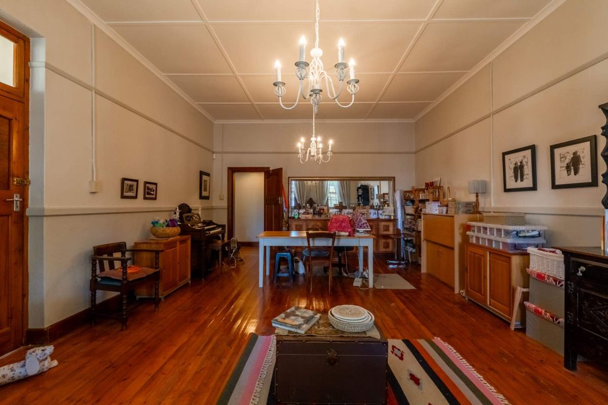 Historic Rawsonville home with timeless charm, spacious living, solar, borehole, and flatlet potential — blending heritage character with modern comfort. - Photo 3