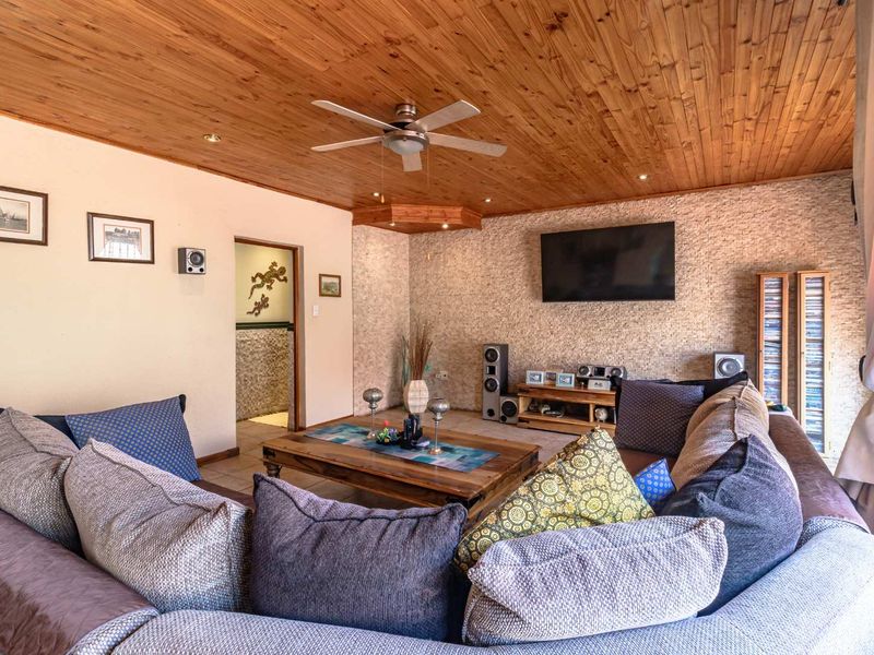 4-Bedroom Family Home with Modern Amenities and Entertainment Features - Photo 10