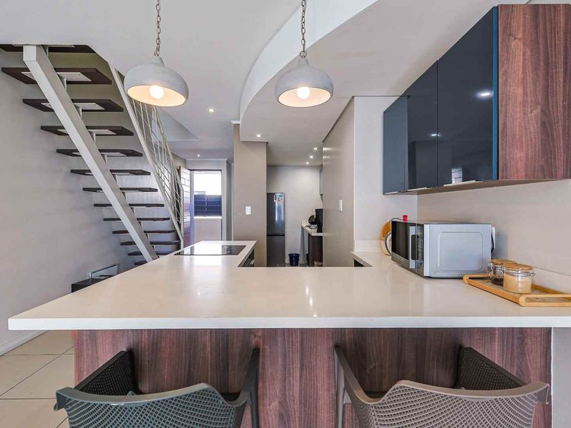 Modern 2-Bedroom Apartment with Rooftop Braai Area - Photo 7