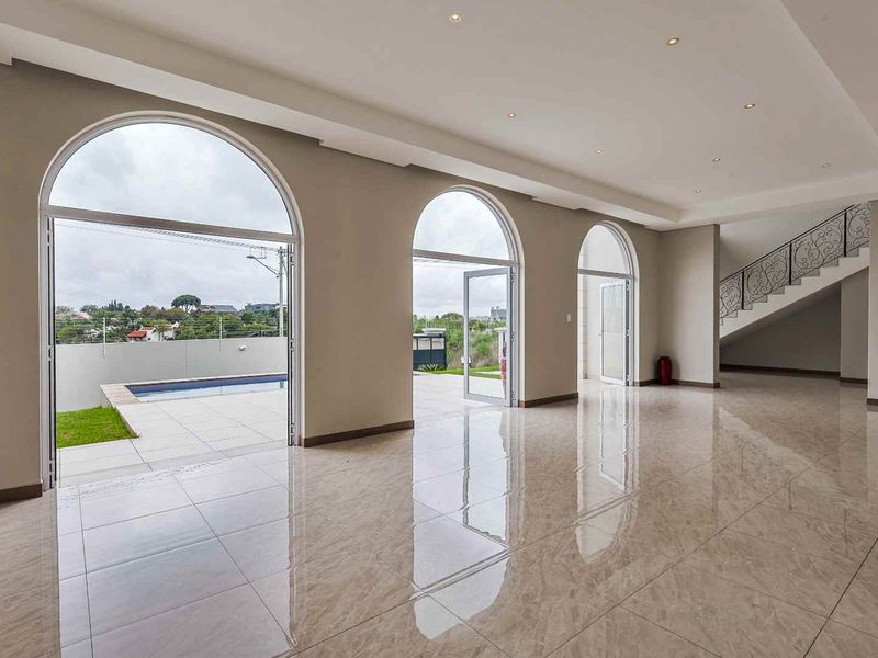 Awesome Property in Waterkloof Heights To Let - Photo 10
