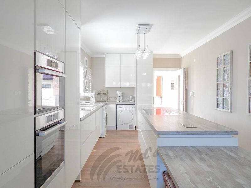 Fully Furnished Sea View Apartment For Sale in Central Swakopmund - Photo 2