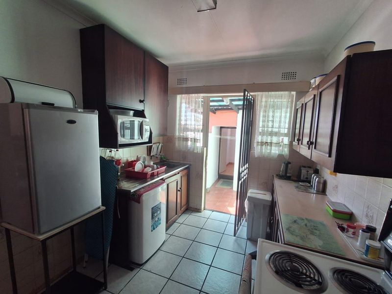 PET FRIENDLY CHARMING TOWNHOUSE - MULBARTON - Photo 6