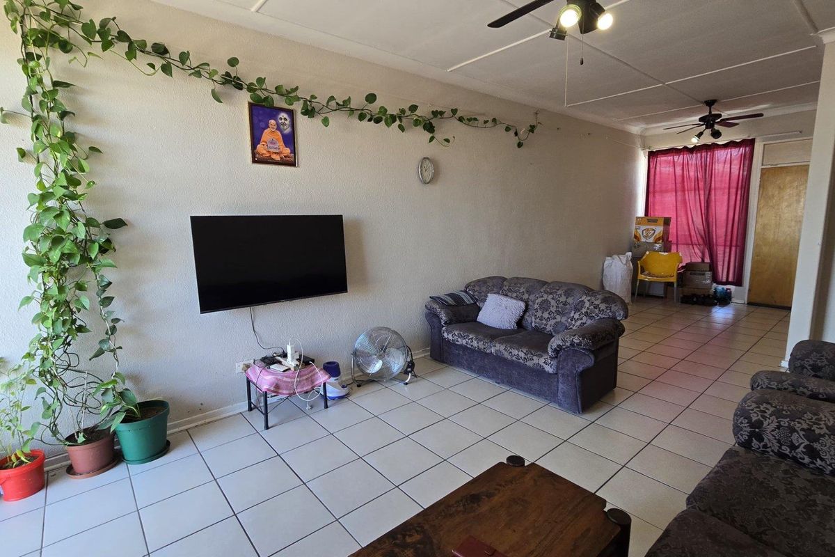 1 Bedroom Apartment / Flat for Sale in South Crest - Photo 3