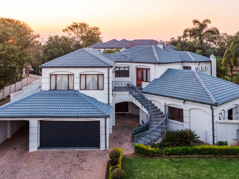 Modern 4 Bedroom Family Home for Rent in a Prestigious Security Estate - Photo 2