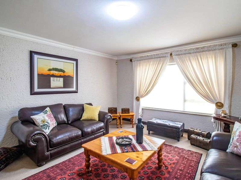 Modern 3 Bedroom Home with Bachelor’s pad for Sale in Glenvista! - Photo 9